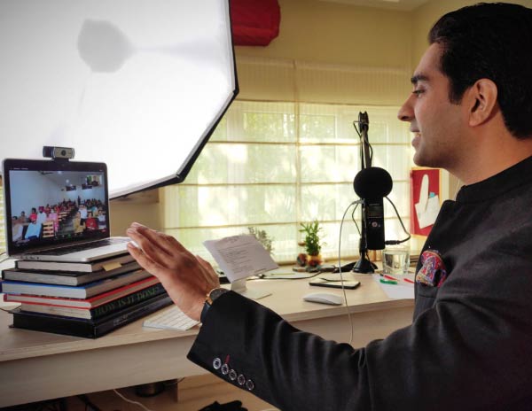 Keynote Speaker Simerjeet Singh, addressing a large audience virtually.